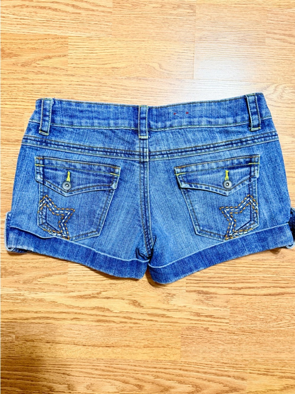 Y2K Embroidered star flap pocket low rise Jean shorts size 11 size 30 - Picture 4 of 17